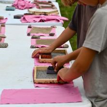 KREAV&AElig;RKSTED: Lortepapir